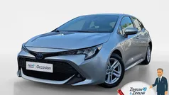 Precious silver metallic (grijs metallic) Gebruikt 2022 Toyota Corolla Comfort Hatchback | € 19.940 (Eerlijke prijs)