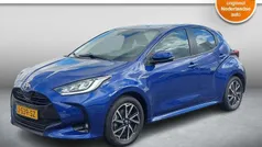 Blauw, metallic lak Gebruikt 2020 Toyota Yaris Hybrid Business Edition Hatchback | € 18.950 (Eerlijke prijs)