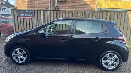 Occasion 2013 Peugeot 208 Access Hatchback | € 3.999 (Goede deal)