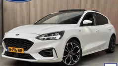 Wit Gebruikt 2021 Ford Focus ST-Line X Hatchback | € 22.895 (Eerlijke prijs)