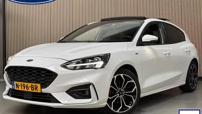 Wit Gebruikt 2021 Ford Focus ST-Line X Hatchback | € 22.895 (Eerlijke prijs)