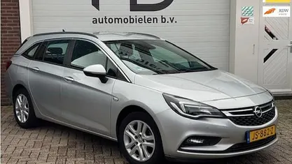 Grijs (metallic) Gebruikt 2016 Opel Astra Edition Stationwagen | € 7.750 (Eerlijke prijs)