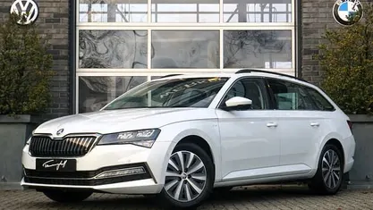 Wit Gebruikt 2020 Skoda Superb Stationwagen | € 22.995 (Goede deal)