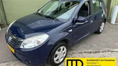 Hatchback Gebruikt 2010 Dacia Sandero Lauréate Hatchback | € 2.995 (Goede deal)
