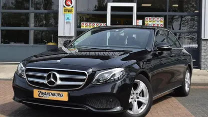 Zwart Gebruikt 2016 Mercedes E200 Prestige Sedan | € 22.950 (Goede deal)