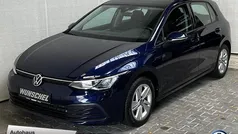 Gebruikt 2021 VW Golf VIII Life Sedan | € 28.685 (Eerlijke prijs)