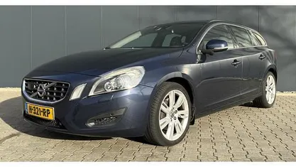 Blauw Gebruikt 2011 Volvo V60 Summum Stationwagen | € 11.495 (Eerlijke prijs)