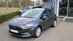 Grijs, metallic lak Gebruikt 2023 Ford Fiesta Titanium Hatchback | € 19.950 (Eerlijke prijs)