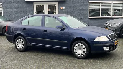Blauw Occasion 2006 Skoda Octavia Ambiente Hatchback | € 1.999 (Goede deal)