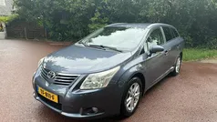 Blauw, metallic lak Gebruikt 2010 Toyota Avensis Comfort Stationwagen | € 6.495 (Goede deal)