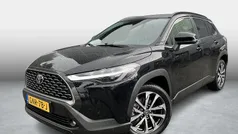Zwart Gebruikt 2024 Toyota Corolla Cross Style SUV | € 35.999 (Eerlijke prijs)