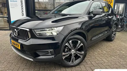 Zwart Gebruikt 2021 Volvo XC40 Inscription SUV | € 32.895 (Eerlijke prijs)