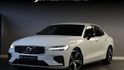 Wit Gebruikt 2020 Volvo S60 R-Design Sedan | € 29.745 (Eerlijke prijs)