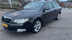 Bruin Gebruikt 2010 Skoda Superb Comfort Hatchback | € 6.395 (Eerlijke prijs)
