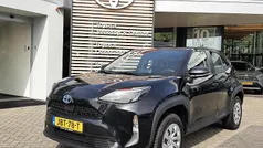 Zwart Gebruikt 2024 Toyota Yaris Cross Active SUV | € 25.400 (Goede deal)