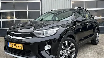 Zwart Gebruikt 2020 Kia Stonic SUV | € 12.650 (Eerlijke prijs)