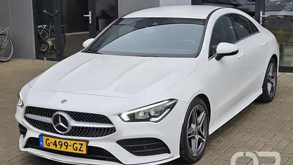 Wit Occasion 2019 Mercedes CLA180 AMG line Sedan | € 26.949 (Goede deal)