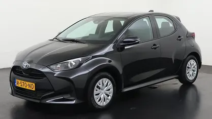 Zwart Occasion 2022 Toyota Yaris Hybrid Active Hatchback | € 19.740 (Goede deal)
