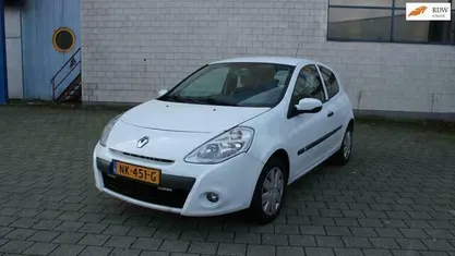 Wit Gebruikt 2009 Renault Clio II Authentique Hatchback | € 1.999 (Eerlijke prijs)