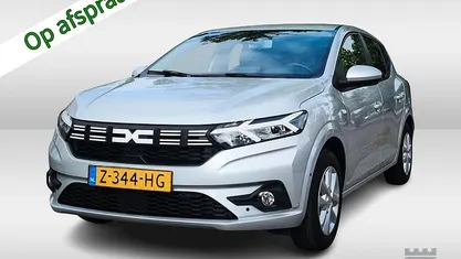 Grijs Gebruikt 2024 Dacia Sandero Expression Hatchback | € 15.400 (Goede deal)