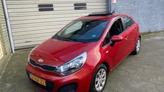 Rood Gebruikt 2014 Kia Rio 2 Hatchback | € 5.250 (Eerlijke prijs)