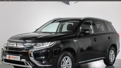 Zwart Gebruikt 2020 Mitsubishi Outlander SUV | € 18.800 (Goede deal)
