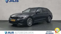 Zwart Gebruikt 2021 BMW 330e Executive Stationwagen | € 30.950 (Eerlijke prijs)