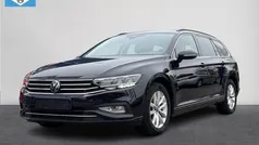 Zwart Gebruikt 2023 VW Passat Business Stationwagen | € 26.725 (Goede deal)