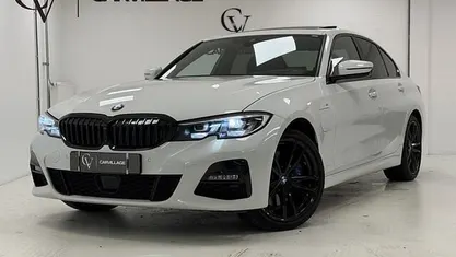 Wit Gebruikt 2021 BMW 330 M Sport Sedan | € 36.945 (Eerlijke prijs)
