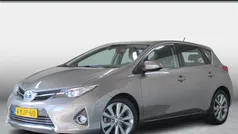 Bruin Gebruikt 2013 Toyota Auris Hybrid Executive Hatchback | € 9.750 (Eerlijke prijs)