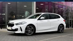 Wit Gebruikt 2022 BMW 118 Executive Hatchback | € 26.950 (Eerlijke prijs)