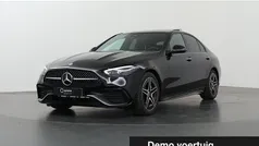 Zwart, metallic lak Gebruikt 2025 Mercedes C180 AMG Sedan | € 54.450 (Eerlijke prijs)