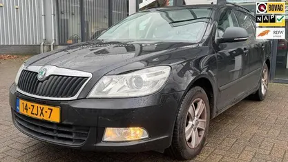 Zwart Gebruikt 2013 Skoda Octavia Business Line Stationwagen | € 3.495 (Eerlijke prijs)