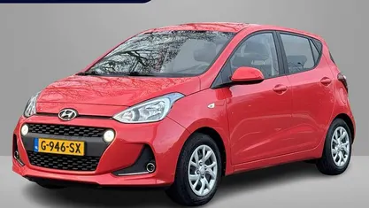 Tomato red (ttr) Gebruikt 2019 Hyundai i10 Comfort Hatchback | € 9.940 (Eerlijke prijs)
