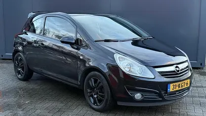 Zwart Occasion 2009 Opel Corsa Sport Hatchback | € 3.495 (Eerlijke prijs)