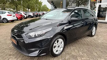 Zwart Gebruikt 2022 Kia Ceed GT-Line Hatchback | € 21.940 (Eerlijke prijs)