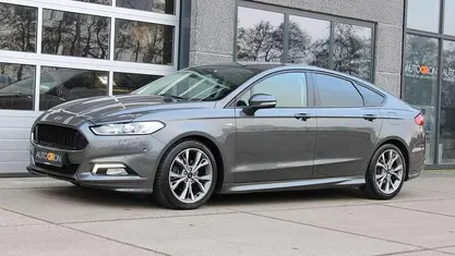 Grijs (metallic) Occasion 2017 Ford Mondeo ST-Line Hatchback | € 13.995 (Eerlijke prijs)