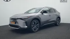 Grijs parelmoer Gebruikt 2025 Toyota bZ4X Premium SUV | € 39.980 (Eerlijke prijs)