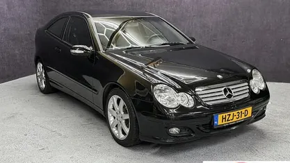 Zwart Gebruikt 2004 Mercedes C200 Coupé | € 3.850 (Eerlijke prijs)