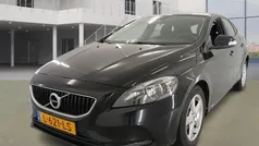 Zwart Gebruikt 2017 Volvo V40 Momentum Stationwagen | € 7.950 (Eerlijke prijs)