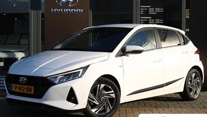 Wit Occasion 2022 Hyundai i20 Premium Hatchback | € 18.395 (Eerlijke prijs)