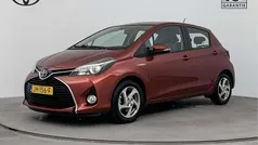 Rood Gebruikt 2016 Toyota Yaris Hybrid Hatchback | € 14.750 (Eerlijke prijs)