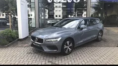 Thunder grey Gebruikt 2022 Volvo V60 Momentum Stationwagen | € 31.995 (Super prijs)