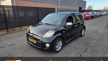 Occasion Daihatsu Sirion 91 PK (66 kW) 2008 Zwart Hatchback