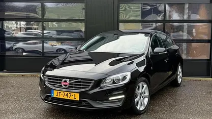 Zwart (metallic) Gebruikt 2016 Volvo S60 Sedan | € 14.999 (Goede deal)