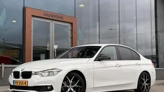 Wit Gebruikt 2017 BMW 318 Comfort Edition Sedan | € 15.900 (Eerlijke prijs)
