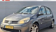 Grijs Gebruikt 2006 Renault Scénic II Luxe MPV | € 1.248 (Eerlijke prijs)