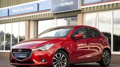 Rood Gebruikt 2015 Mazda 2 Hatchback | € 12.440 (Eerlijke prijs)