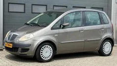Bruin Gebruikt 2006 Lancia Musa MPV | € 2.945 (Eerlijke prijs)