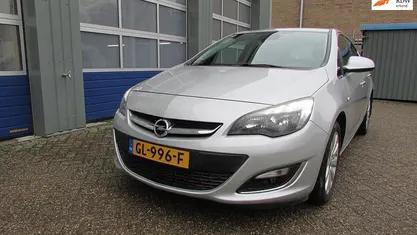 Grijs Gebruikt 2015 Opel Astra Cosmo Hatchback | € 7.950 (Goede deal)